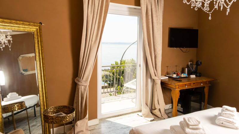 Hotel-Diffuso-Borgo-Vista-Lago-Trevignano-Roma-junior-suite-con-balcone-vista-lago-1824 Hotel-Diffuso-Borgo-Vista-Lago-Trevignano-Roma-junior-suite-con-balcone-vista-lago-1824